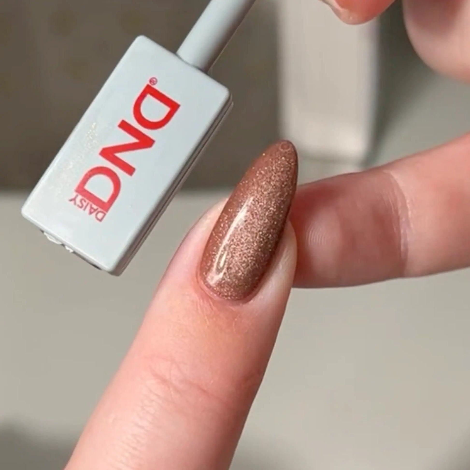 9D Cat Eye Creamy #27 — Cocoa Whiskers – DND Gel