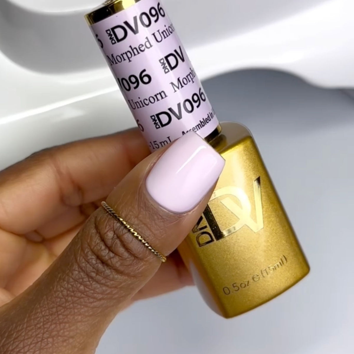 Dnd Diva Raspberry Morphed Unicorn DIVA #096 – DND Gel
