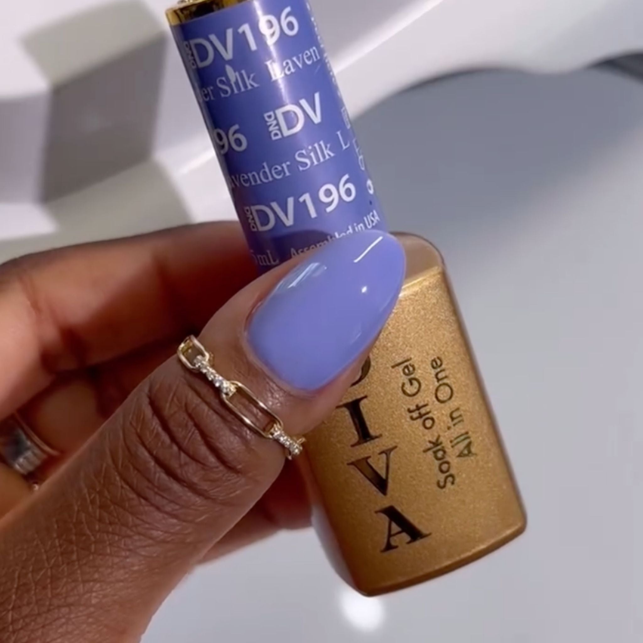 Lavender Silk DIVA #196 – DND Gel