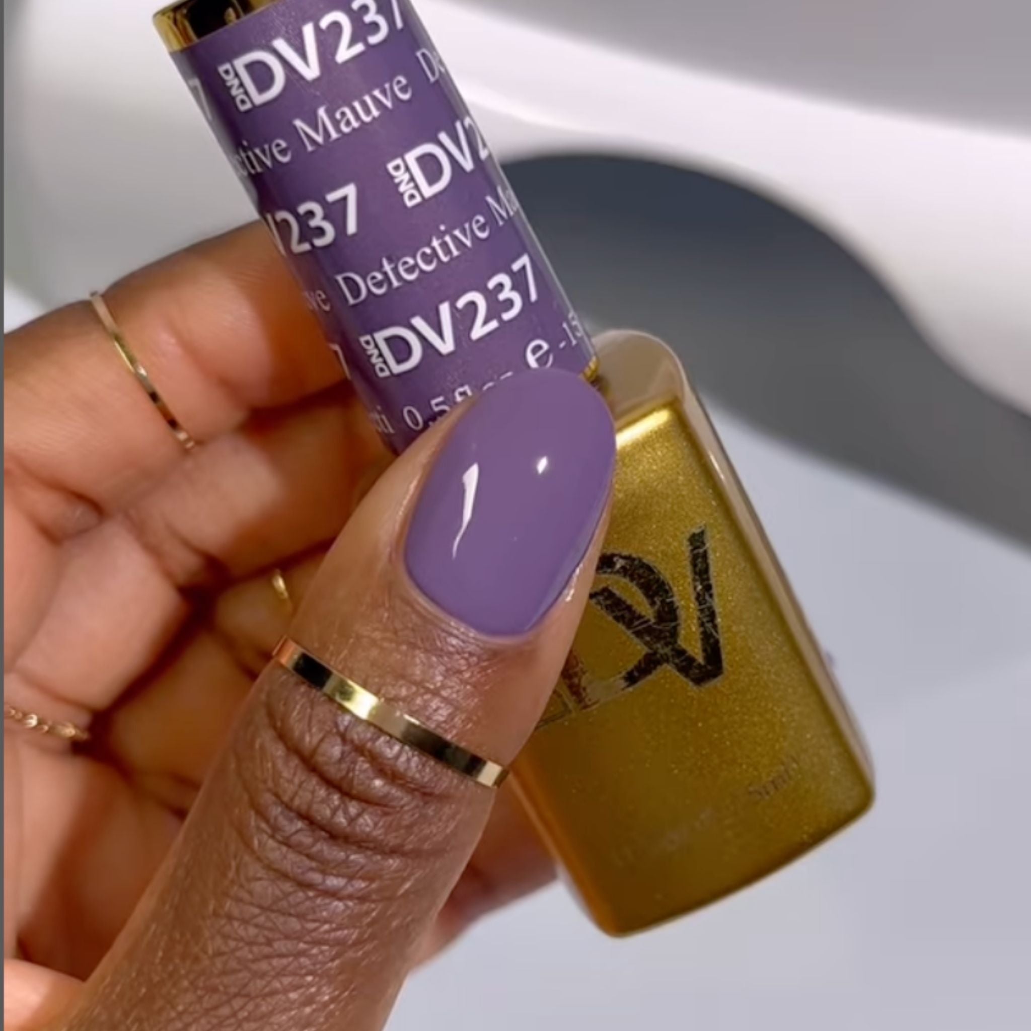 Color 237 Detective Mauve DIVA #237 – DND Gel
