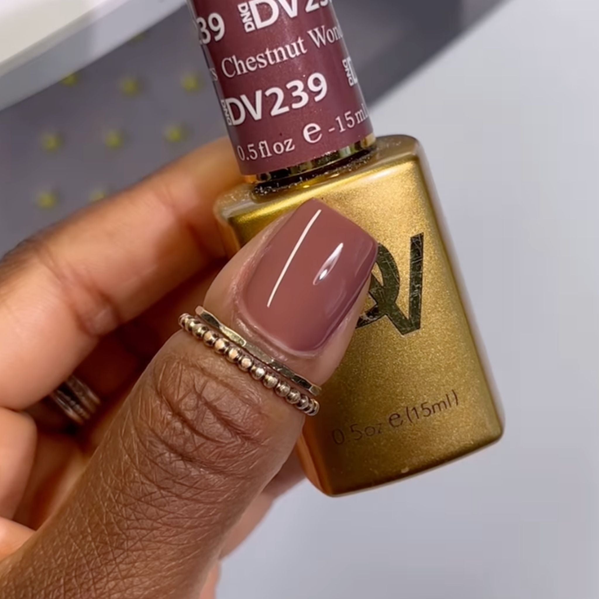 Chestnut Wonders DIVA #239 – DND Gel