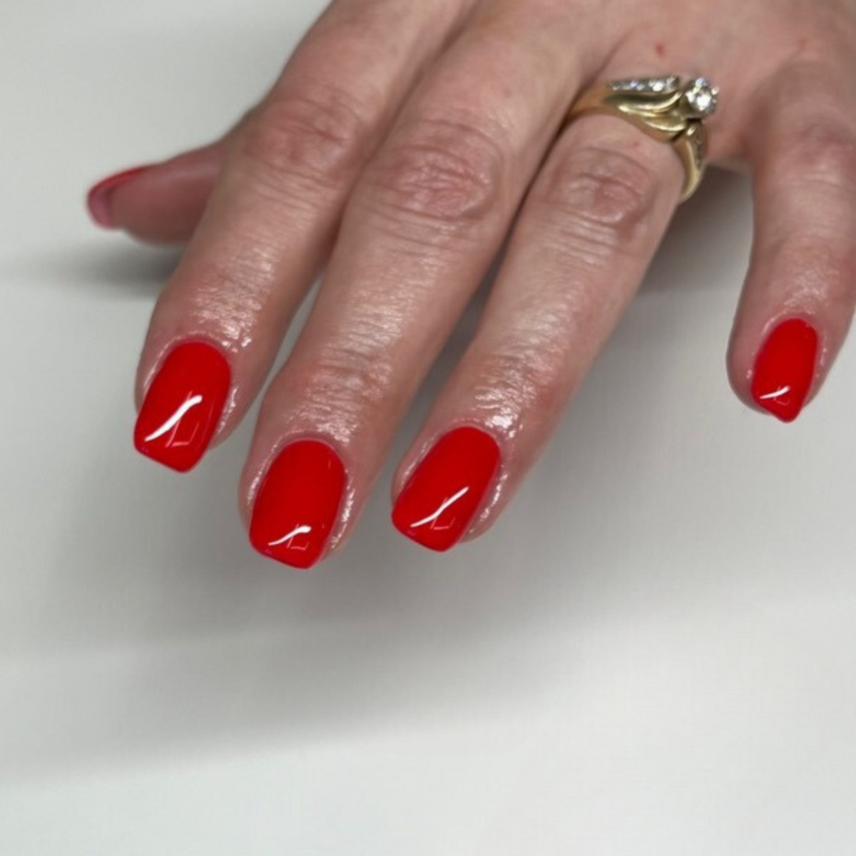 Lucky Red #637 – DND Gel Lucky Red #637 – DND Gel