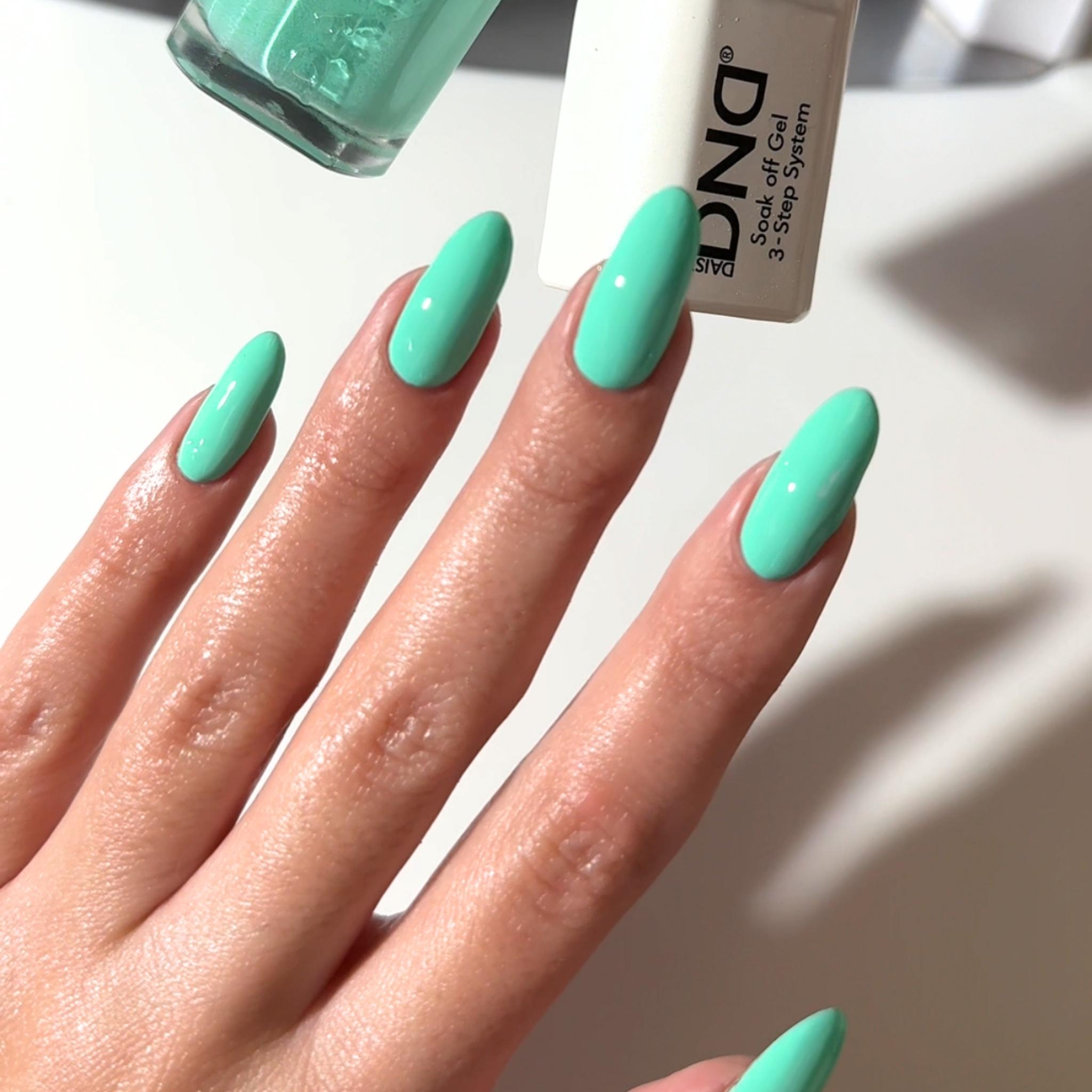 Carousel #787 – DND Gel