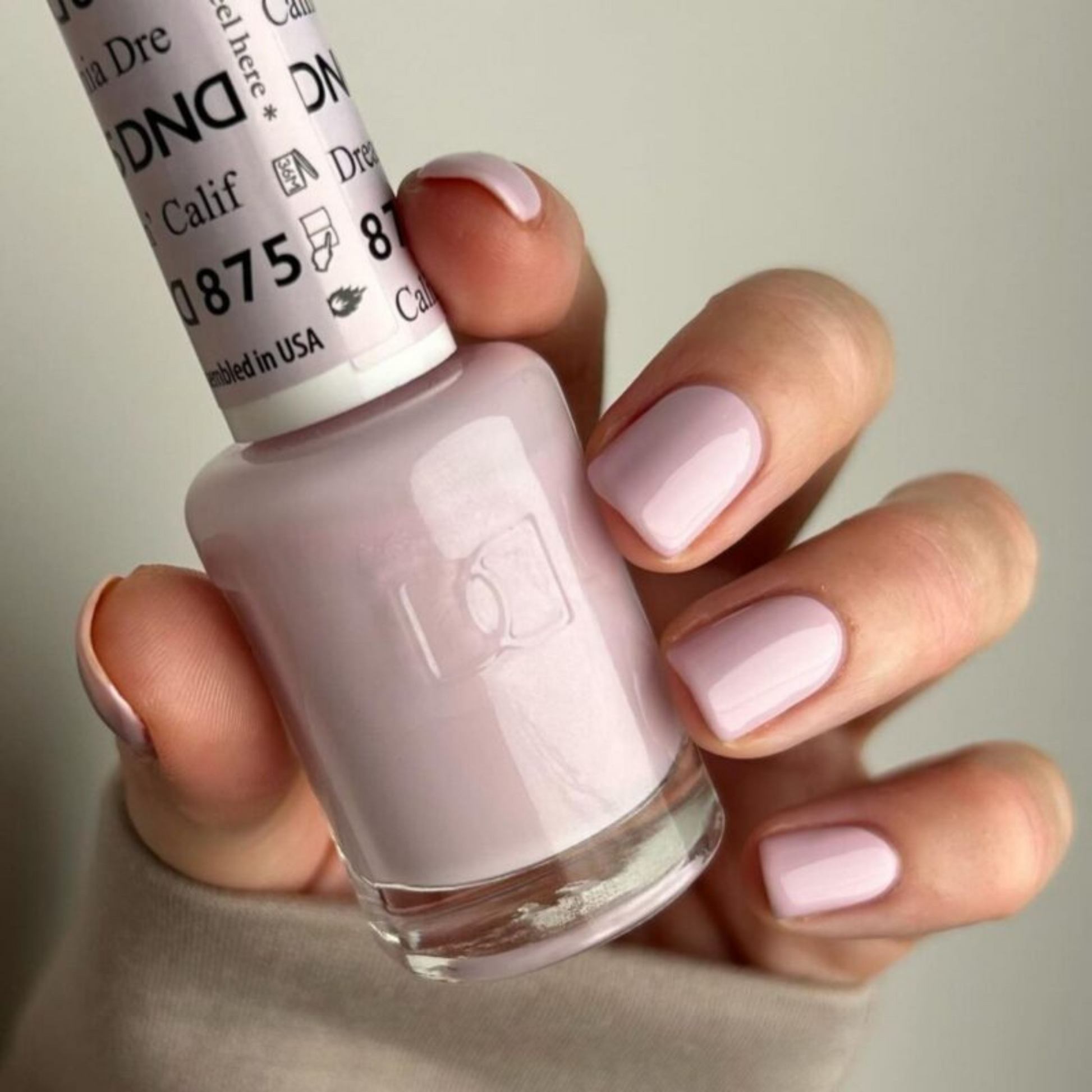 California Dreamin' #875 – DND Gel California Dreamin' #875 – DND Gel