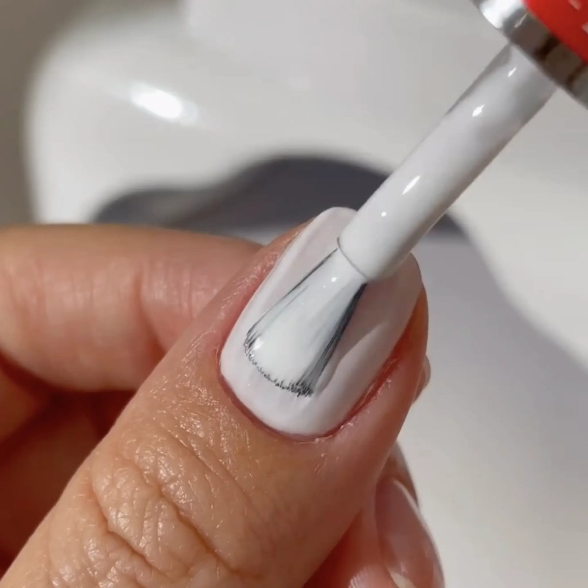 DND Chrome Base Gel #4444 - White