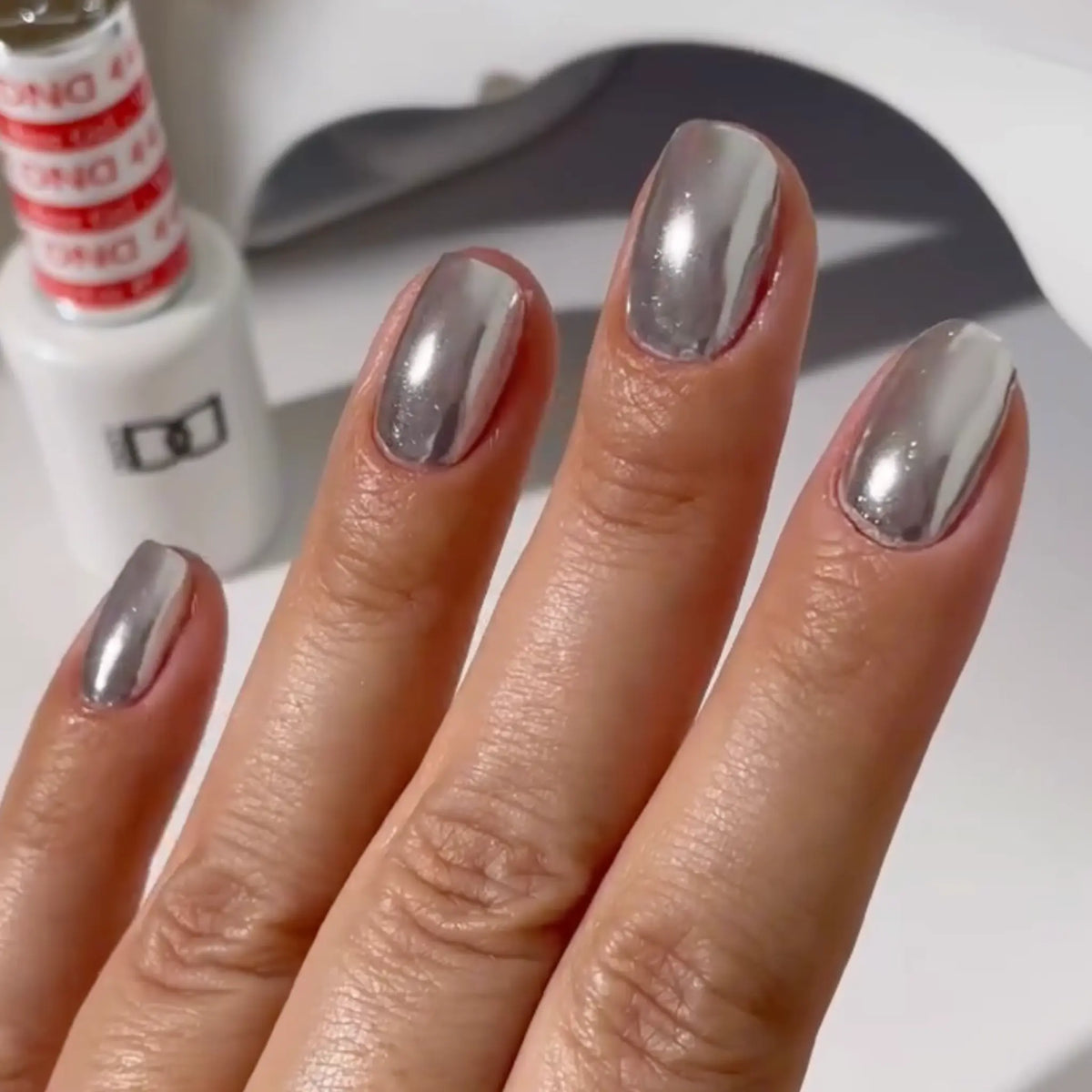 DND Chrome Base Gel #4444 - White