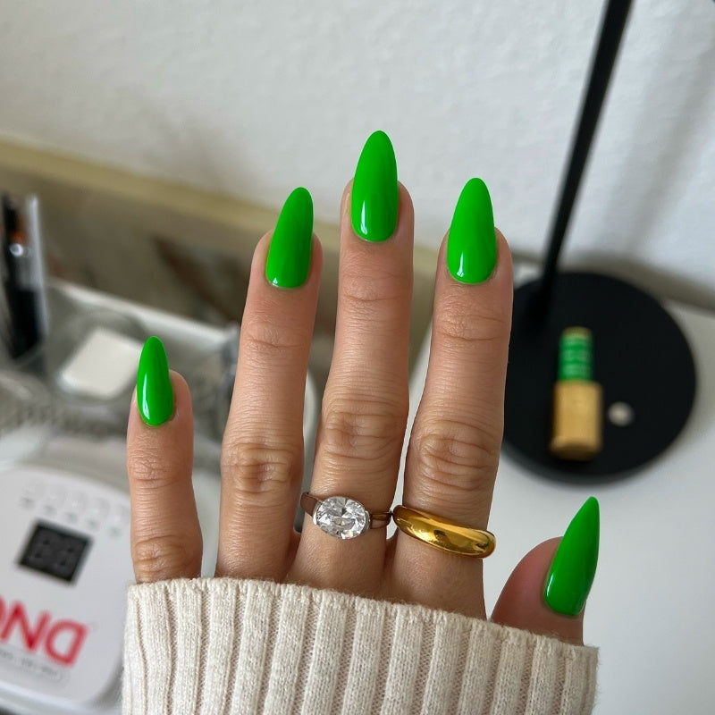 Lawn Green DIVA #192 – DND Gel
