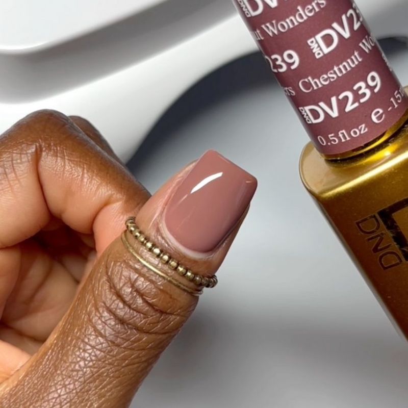 Chestnut Wonders DIVA #239 – DND Gel